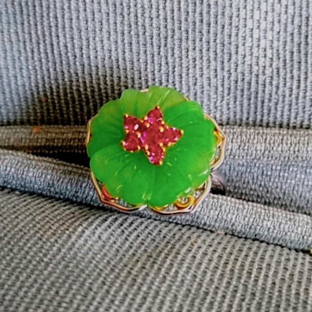 💚 HP💚 JADE WITH GARNET FLOWER CENTER RING
